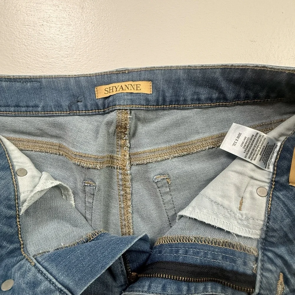 New Shyanne Women's Mid Rise Bootcut Jeans‎ Size 30/32 Light Wash Flare